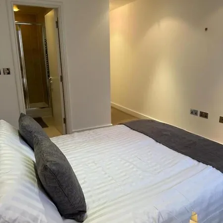 Leeds Apt - Inactive * ليدز